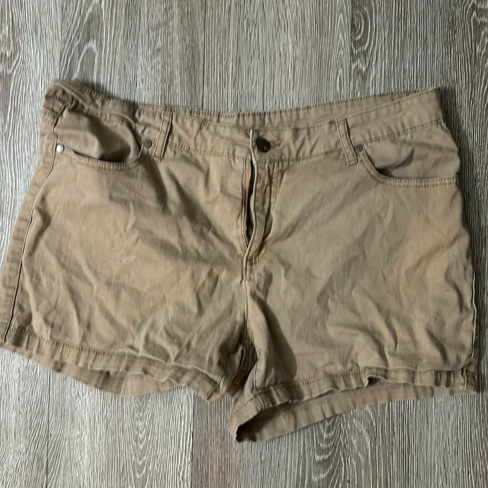 Faded glory khaki shorts